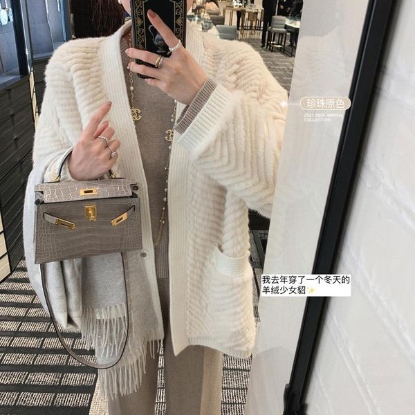 fur hdhohr 2022 new natural mink fur coats women knitted real mink fur jackets fashion winter warm for female plus size, Black
fur hdhohr 2022 new natural mink fur coats women knitted real mink fur jackets fashion winter warm for female plus size, Black