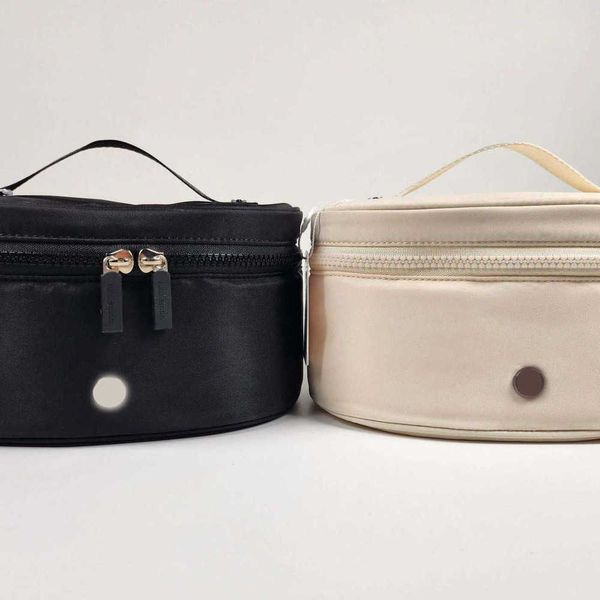 three colors cosmetic bag lager capacity new women's makeup bag storage handbags versatility and practicality wallets for girl 230420
three colors cosmetic bag lager capacity new women's makeup bag storage handbags versatility and practicality wallets for girl 230420