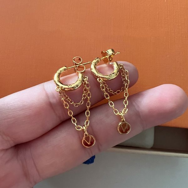 4 style designer gold dangle earrings women stud with logo official size designer v letter earrings never fade, Silver
4 style designer gold dangle earrings women stud with logo official size designer v letter earrings never fade, Silver