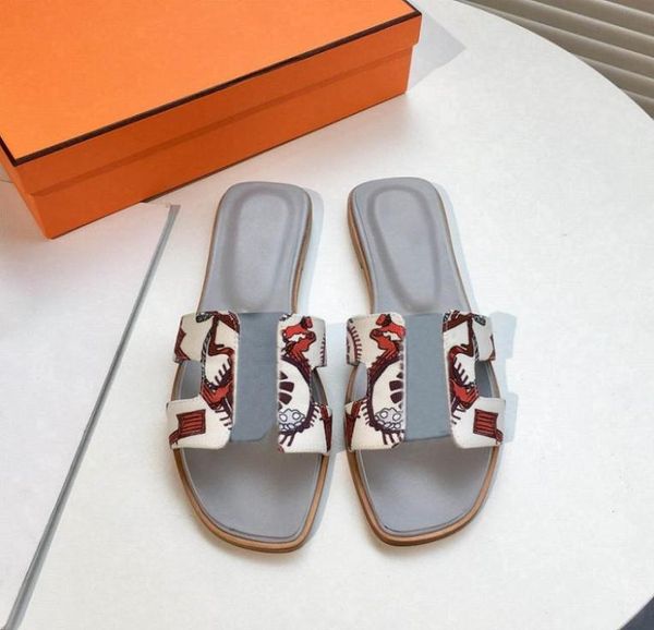 2021 new women beach slippers summer fashion temperament woman flip flops leather lady metal shoes flat ladies slide 054931, Black
2021 new women beach slippers summer fashion temperament woman flip flops leather lady metal shoes flat ladies slide 054931, Black