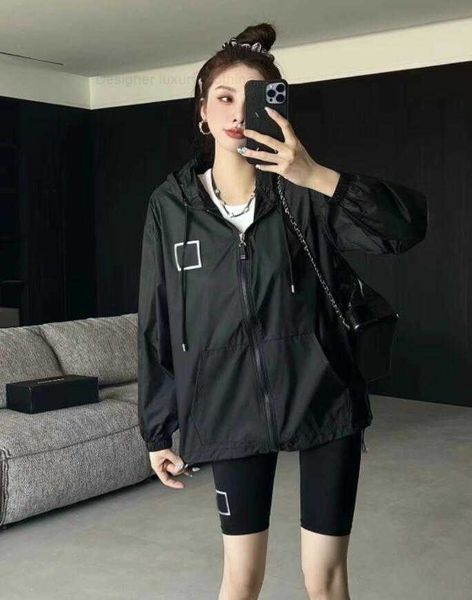 2023 new fashion womens jacket designer high-end men and women suntan clothing c letter decorative luxury hooded jacket, Black;brown
2023 new fashion womens jacket designer high-end men and women suntan clothing c letter decorative luxury hooded jacket, Black;brown