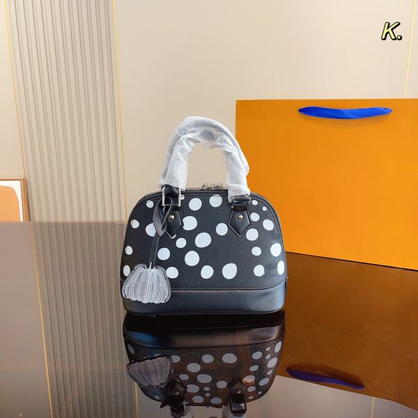 2023 Luxury Designer Women's Shell Bag Handbag Brand High Quality Women's Three Colors Available for Selection Latest Teddy Series High Edit, Yellow
2023 Luxury Designer Women's Shell Bag Handbag Brand High Quality Women's Three Colors Available for Selection Latest Teddy Series High Edit, Yellow