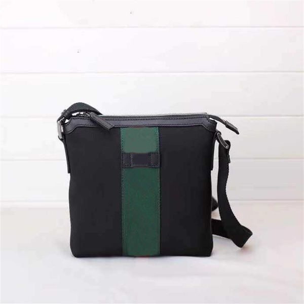 high end atmosphere classic fashion european and american style high-end artificial canvas small postman bag 21 22 4cm q072273h
high end atmosphere classic fashion european and american style high-end artificial canvas small postman bag 21 22 4cm q072273h