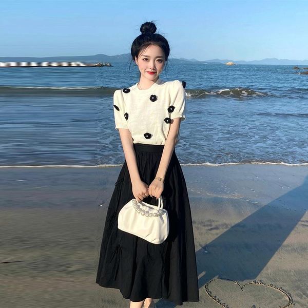 dress 2022 summer runway two piece set women elegant knitted appliques short sleeve elastic waist a line black skirt suit, White
dress 2022 summer runway two piece set women elegant knitted appliques short sleeve elastic waist a line black skirt suit, White