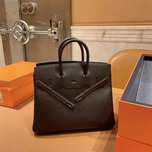birkin h erms fashion handbag dermis temperament home shoulder women's lock large capacityqq with h logo
birkin h erms fashion handbag dermis temperament home shoulder women's lock large capacityqq with h logo
