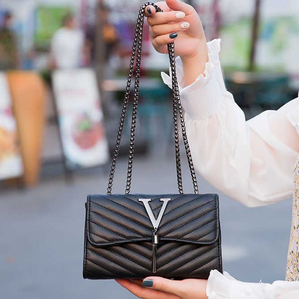 evening bags fashion handbag sequined tassel small shoulder bag and purse embroidery women crossbody bag bolsa v letter luxury brand j230419
evening bags fashion handbag sequined tassel small shoulder bag and purse embroidery women crossbody bag bolsa v letter luxury brand j230419