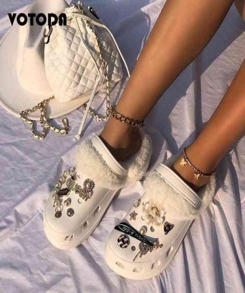 winter plush clogs platform garden shoes women high heel hole shoes warm furry fur slippers rhinestone pearl chain plush slides h27358683, Black
winter plush clogs platform garden shoes women high heel hole shoes warm furry fur slippers rhinestone pearl chain plush slides h27358683, Black