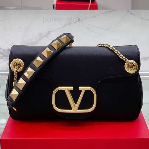 valentinoes designer fashion evening big bag women's classy light luxury trend high grade rivet chain versatile handheld crossbody size
valentinoes designer fashion evening big bag women's classy light luxury trend high grade rivet chain versatile handheld crossbody size