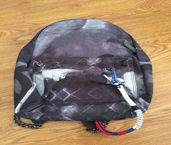 2021 men and women travel bags graffiti color retro shoulder backpack catwalk casual canvas bag classic doodle limited edition7261046
2021 men and women travel bags graffiti color retro shoulder backpack catwalk casual canvas bag classic doodle limited edition7261046