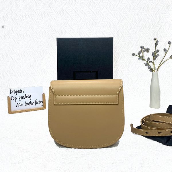 original quality genuine leather shoulder bag 18cm luxury flap bag with box y619740
original quality genuine leather shoulder bag 18cm luxury flap bag with box y619740