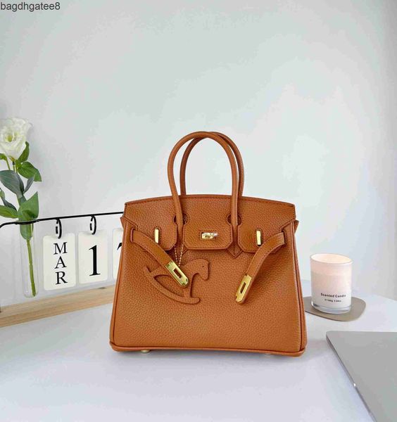 woman litchi leather grain classic handheld 2023 trend birkin bag women's bags buckle burkin one shoulder crossbody fashion large capac
woman litchi leather grain classic handheld 2023 trend birkin bag women's bags buckle burkin one shoulder crossbody fashion large capac