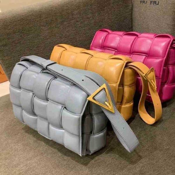 designer bottegas bags venetas cassettes woven sheep pickup with pillow single shoulder messenger womens triangle buckle small have logo hav
designer bottegas bags venetas cassettes woven sheep pickup with pillow single shoulder messenger womens triangle buckle small have logo hav