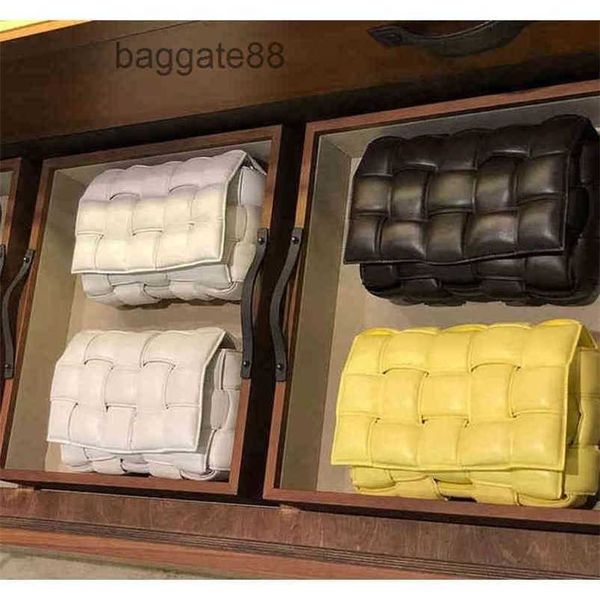handbags designer venetas bottegas handbags bags venetas women pillow bag 2023 women's summer leather tofu versatile shoulder messenger
handbags designer venetas bottegas handbags bags venetas women pillow bag 2023 women's summer leather tofu versatile shoulder messenger