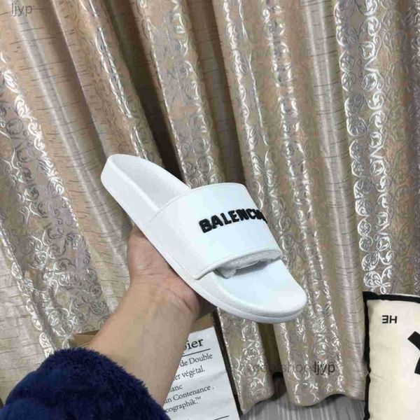 france brand rubber letter slippers men beach wide flat slide women luminous alphabet sandals multicolor couples solid slides waterproof non, Black
france brand rubber letter slippers men beach wide flat slide women luminous alphabet sandals multicolor couples solid slides waterproof non, Black