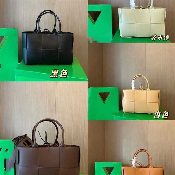 handbags designer venetas bottegas mini 2022 type leather woven tote shopping bag simple and fashionable versatile super capacity
handbags designer venetas bottegas mini 2022 type leather woven tote shopping bag simple and fashionable versatile super capacity