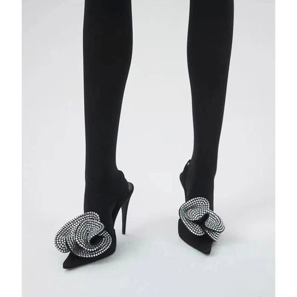 2023 new rhinestone flower pointed satin sandals open-toe cowhide wrapped round head slim heel banquet sandals, Black
2023 new rhinestone flower pointed satin sandals open-toe cowhide wrapped round head slim heel banquet sandals, Black