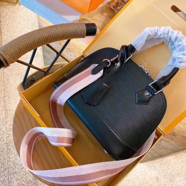 2023 shoulder bags women handbags designer messenger tote purse water ripple wallet, Black;red
2023 shoulder bags women handbags designer messenger tote purse water ripple wallet, Black;red