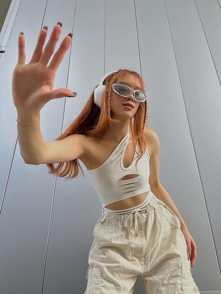 women's t-shirt hollow cropped navel party women's irregular high street y2k sleeveless clothing vest t-shirt aesthetic fashion 23, White
women's t-shirt hollow cropped navel party women's irregular high street y2k sleeveless clothing vest t-shirt aesthetic fashion 23, White