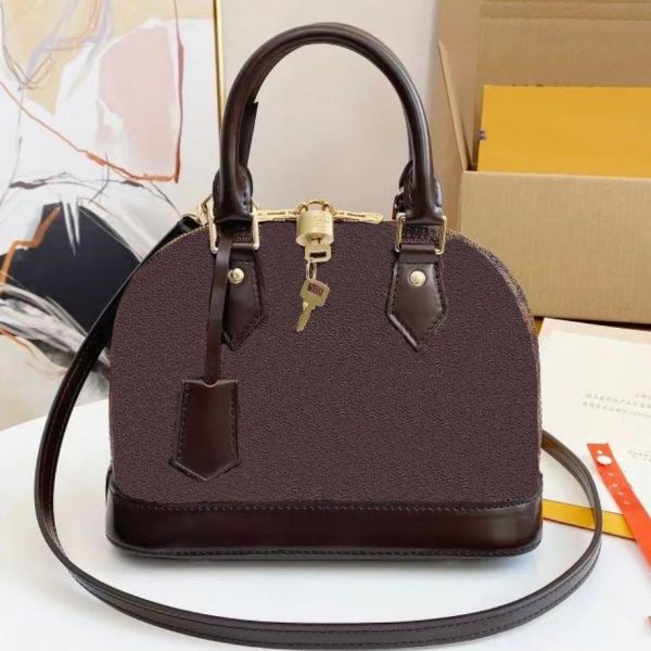 embossed leather print coin bag single shoulder bag simple atmosphere zipper corrugated shell handbag large capacity dust, Black;red
embossed leather print coin bag single shoulder bag simple atmosphere zipper corrugated shell handbag large capacity dust, Black;red
