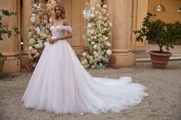 roamntic lace a line wedding dresses plus size for women off shoulder 3d flowers court train bridal gowns second reception dress for wedding, White
roamntic lace a line wedding dresses plus size for women off shoulder 3d flowers court train bridal gowns second reception dress for wedding, White