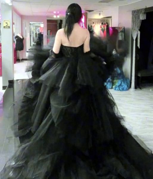 gothic black tiered a-line wedding dresses court train lace appliques sleeveless corset garden bridal gowns vintage tulle vestido de novia, White
gothic black tiered a-line wedding dresses court train lace appliques sleeveless corset garden bridal gowns vintage tulle vestido de novia, White