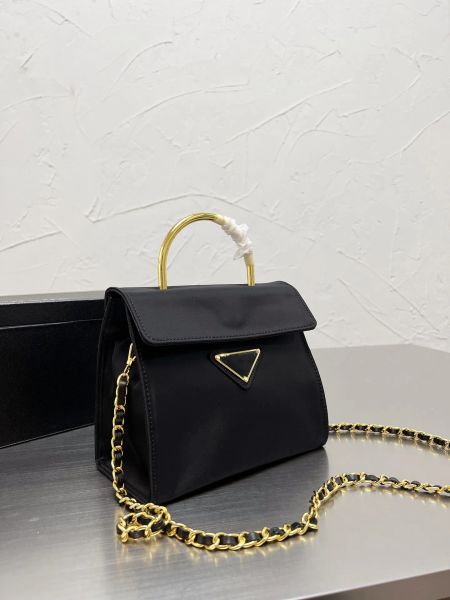 2023 designer bags metal chain gold silver women handbag genuine leather bag flip cover diagonal messenger, Black;red
2023 designer bags metal chain gold silver women handbag genuine leather bag flip cover diagonal messenger, Black;red