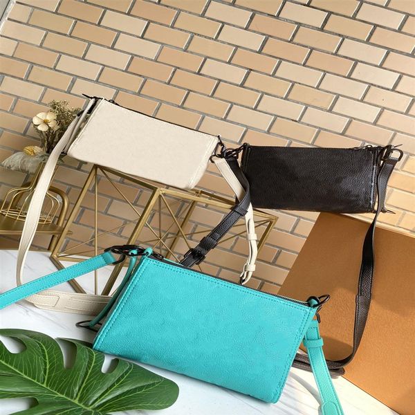 messenger triangle bag 878 stylish casual and convenient for carrying a single shoulderbags with a diagonal span223g
messenger triangle bag 878 stylish casual and convenient for carrying a single shoulderbags with a diagonal span223g