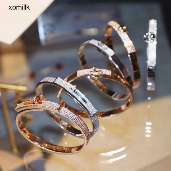 hermm classics bracelet letter alf diamond bracelet temperament plated 18k rose gold pig nose couple, Golden;silver
hermm classics bracelet letter alf diamond bracelet temperament plated 18k rose gold pig nose couple, Golden;silver
