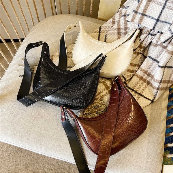 evening bags fashion retro women bag 2022 new crossbody bag pattern internet fashionable stylish bag j230419
evening bags fashion retro women bag 2022 new crossbody bag pattern internet fashionable stylish bag j230419
