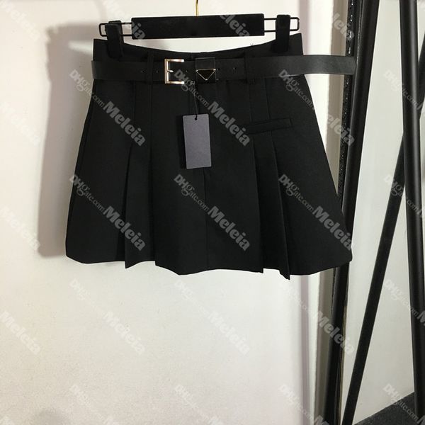 womens triangle badge pleated half skirt designer a line shorts skirts for lady summer high street female skirts, Black
womens triangle badge pleated half skirt designer a line shorts skirts for lady summer high street female skirts, Black