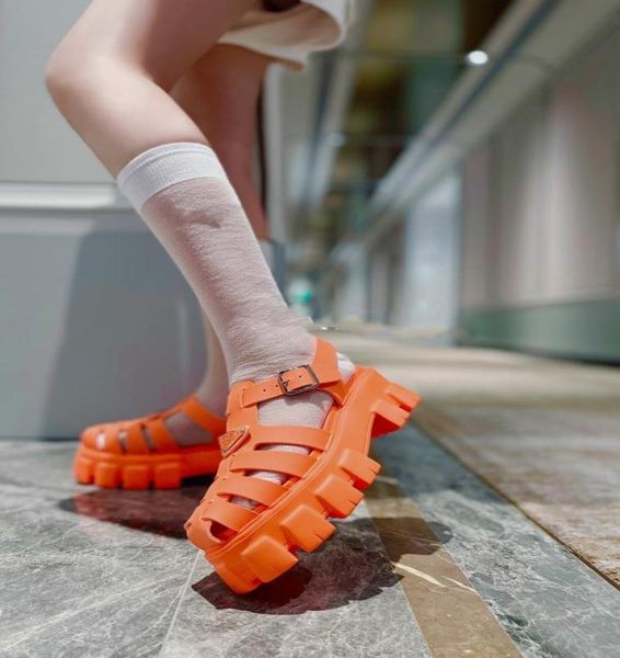 2022 designer slippers men women moon gray cream clay slides shoes ochre vermillion mineral blue bone white pure resin slide sanda6136366, Black
2022 designer slippers men women moon gray cream clay slides shoes ochre vermillion mineral blue bone white pure resin slide sanda6136366, Black