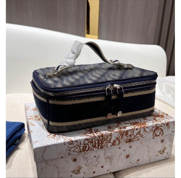 luxury 5a hand bag travel toiletry pouch protection makeup clutch women leather cosmetic bags for woman special designers shou3574268
luxury 5a hand bag travel toiletry pouch protection makeup clutch women leather cosmetic bags for woman special designers shou3574268