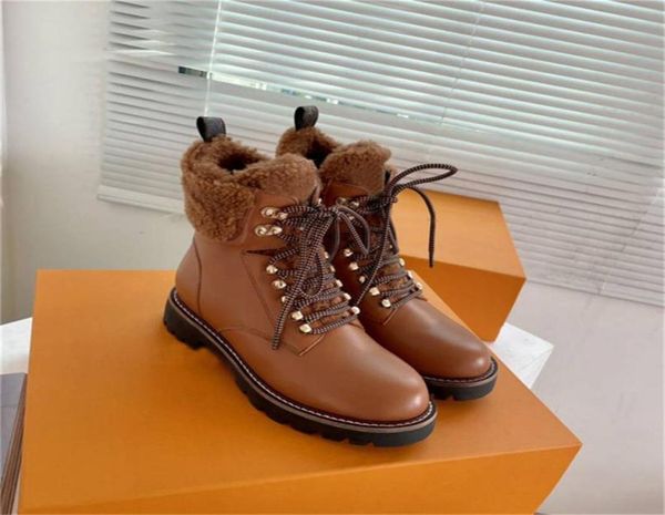 luxury designer 23fw territory flat ranger boots calf leather and shearling treaded rubber outsole chunky winter martin boot sneak7689586, Black
luxury designer 23fw territory flat ranger boots calf leather and shearling treaded rubber outsole chunky winter martin boot sneak7689586, Black