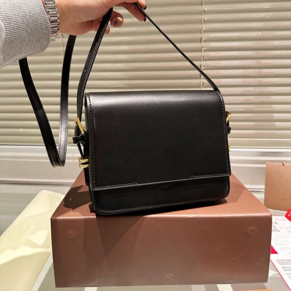 women's handbag designer one shoulder bag fashion small square bag solid color alphabet tote bag fashion casual baguette bag banquet cr
women's handbag designer one shoulder bag fashion small square bag solid color alphabet tote bag fashion casual baguette bag banquet cr