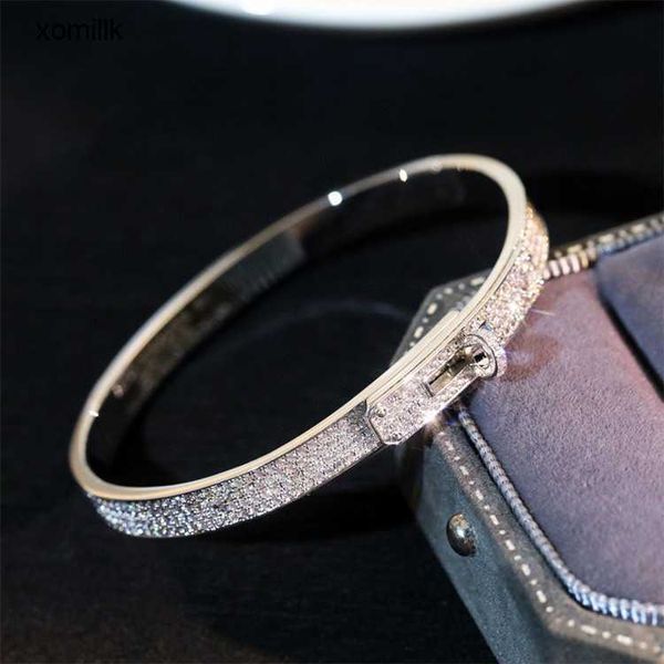 hermm classics bracelet button bracelet v gold plated 18k full sky star pig nose diamond women s fashion light luxury, Black
hermm classics bracelet button bracelet v gold plated 18k full sky star pig nose diamond women s fashion light luxury, Black