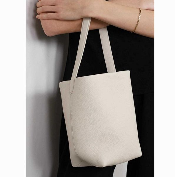 the row bag designer summer new small bucket bag small layer lychee grain cowhide tote bag ins handbag female3547124
the row bag designer summer new small bucket bag small layer lychee grain cowhide tote bag ins handbag female3547124