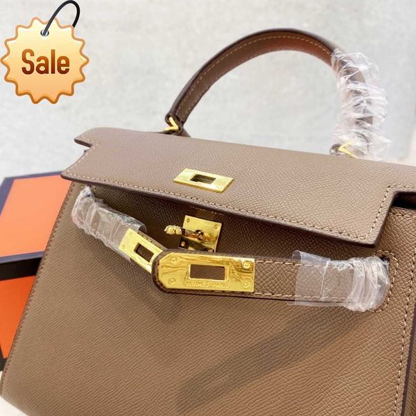 2023 fashion purse designer bag women totes shoulder bags cowskin genuine leather handbag scarf charm with shoulders handbags straps and pa
2023 fashion purse designer bag women totes shoulder bags cowskin genuine leather handbag scarf charm with shoulders handbags straps and pa