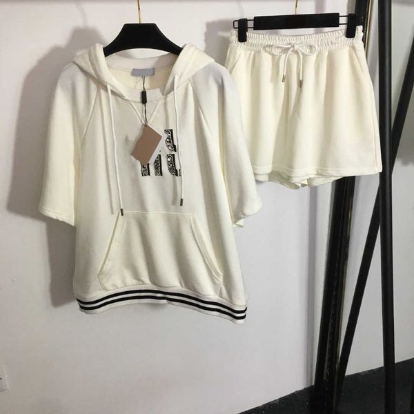 23ss casual suit womens designer clothing sequin nail drill logo letter short sleeve hoodie elastic waist short half skirt short pant skirt, White
23ss casual suit womens designer clothing sequin nail drill logo letter short sleeve hoodie elastic waist short half skirt short pant skirt, White
