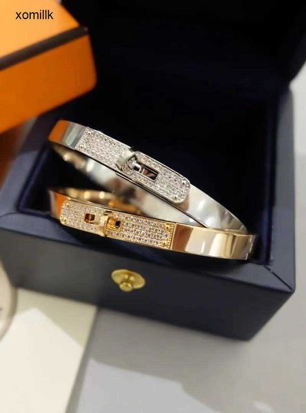 hermm classics bracelet v gold high edition second generation button bracelet female style pig nose band diamond rose couple, Black
hermm classics bracelet v gold high edition second generation button bracelet female style pig nose band diamond rose couple, Black