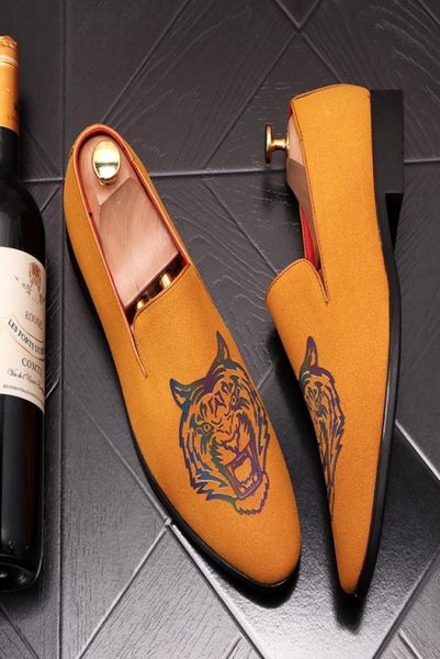 2021 brand fashion designer nubuck leather men classical shoes luxury printing flat walking shoe dress party wedding footwear4513219, Black
2021 brand fashion designer nubuck leather men classical shoes luxury printing flat walking shoe dress party wedding footwear4513219, Black