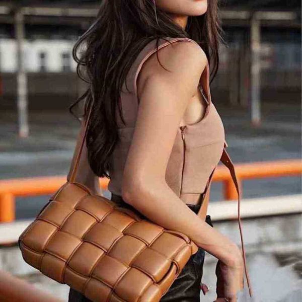 designer bags bottegas handbags venetas s diva caramel woven large lattice pillow bag tofu leather cloud diagonal fashion temperament have l
designer bags bottegas handbags venetas s diva caramel woven large lattice pillow bag tofu leather cloud diagonal fashion temperament have l