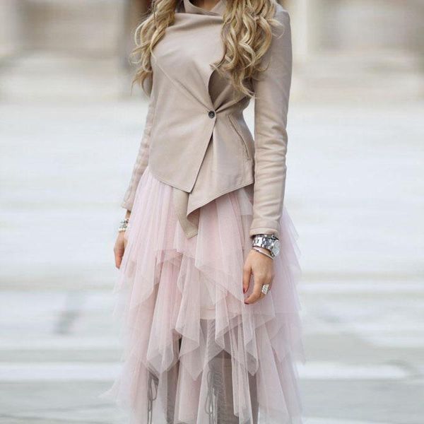 dresses trendy 2022 mid calf asymmetric ruffles tulle skirts new design blush pink tutu skirt for women elastic waist custom, White;black
dresses trendy 2022 mid calf asymmetric ruffles tulle skirts new design blush pink tutu skirt for women elastic waist custom, White;black