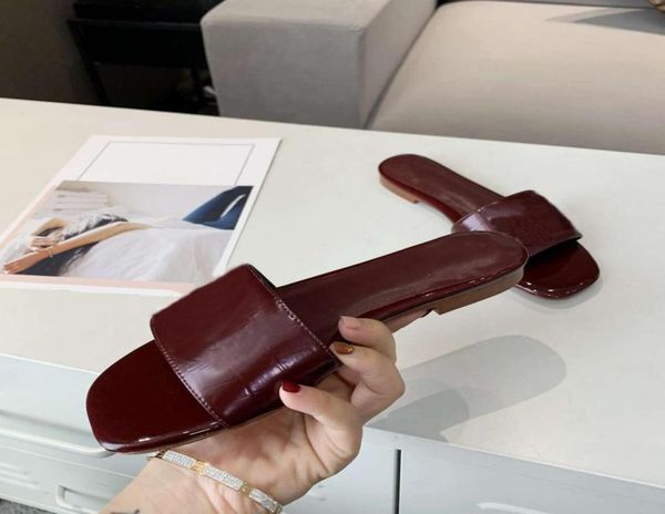 fashion slipper women shoes designer confortable beach shoes black brown white summer flat graphite rubber flip flops with box 148772
fashion slipper women shoes designer confortable beach shoes black brown white summer flat graphite rubber flip flops with box 148772
