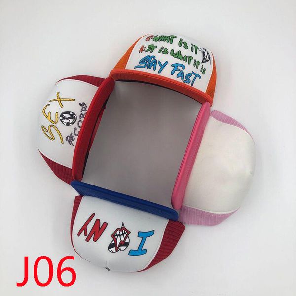 j06 sun hat, cap with tongue, letter embroidery, baseball cap, colored graffiti, cross flower letter, punk hip-hop couple style, Blue;gray
j06 sun hat, cap with tongue, letter embroidery, baseball cap, colored graffiti, cross flower letter, punk hip-hop couple style, Blue;gray