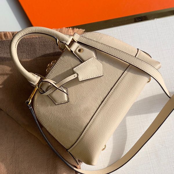 counter quality designer lock packet luxury shoulder bag genuine leather handbag 25cm high imitation crossbody bag with box zl075
counter quality designer lock packet luxury shoulder bag genuine leather handbag 25cm high imitation crossbody bag with box zl075