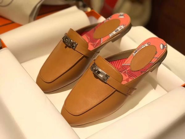 super quality designer sandal slippers genuine leather oz mules woman sandals princetown kelly metal chain shoe women loafers outdoor lady s, Black
super quality designer sandal slippers genuine leather oz mules woman sandals princetown kelly metal chain shoe women loafers outdoor lady s, Black