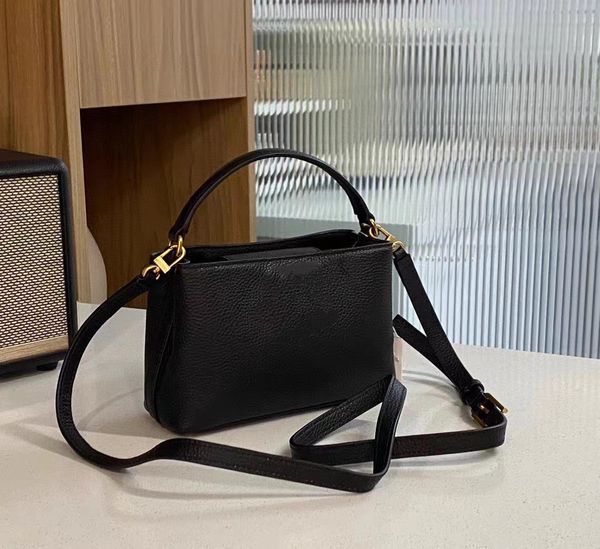 fashionable totes handbag women's large capacity classic flip bag metal logo leather designer chain luxury bag id luxury_bag1588
fashionable totes handbag women's large capacity classic flip bag metal logo leather designer chain luxury bag id luxury_bag1588