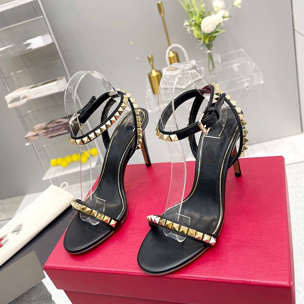 with box valentinoly''designer vt sandal designer sandals women heel leather slippers platform slide rubber sandal summer fashion, Black
with box valentinoly''designer vt sandal designer sandals women heel leather slippers platform slide rubber sandal summer fashion, Black