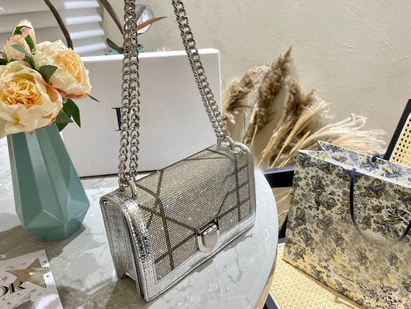famous brand diamond women shoulder bag new crystal handbags summer fashion underarm purses luxury totes bling nylon classic shiny handbag z
famous brand diamond women shoulder bag new crystal handbags summer fashion underarm purses luxury totes bling nylon classic shiny handbag z