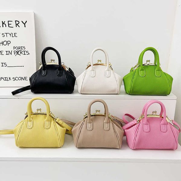 evening bags 2022 pleated handbag with handle designer lattice shoulder bag for women clutch purses crossbody bag long belt j230420
evening bags 2022 pleated handbag with handle designer lattice shoulder bag for women clutch purses crossbody bag long belt j230420